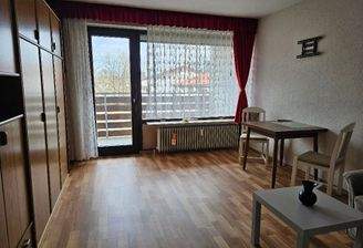 Wohn-/Schlafraum mit Balkonzugang