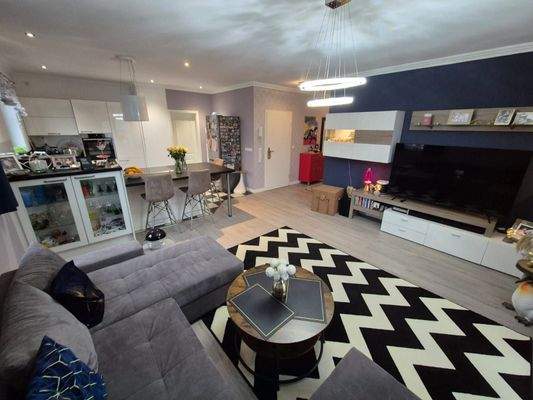 Großzügiger Wohn- Essbereich