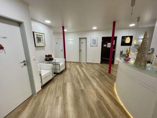 Arztpraxis im Erdgeschoss