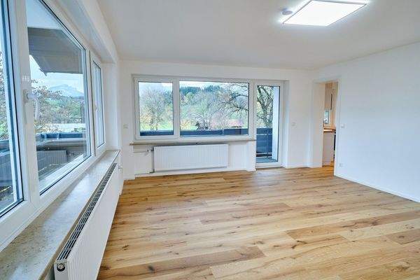 Lichtdurchflutetes Wohnzimmer