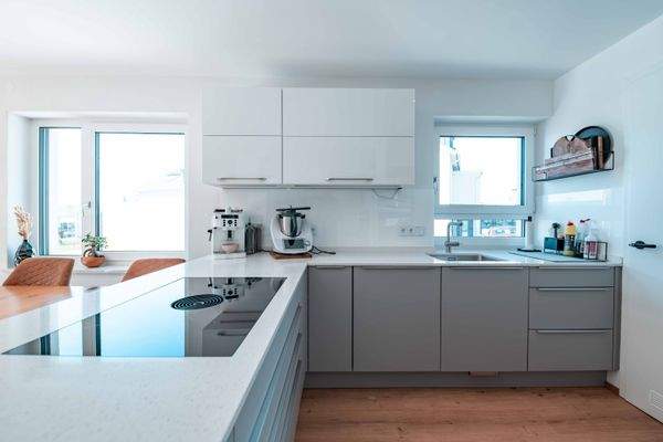 Hochwertige Einbauküche (EG) 