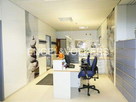 Anmeldung im Erdgeschoss in der Arztpraxis