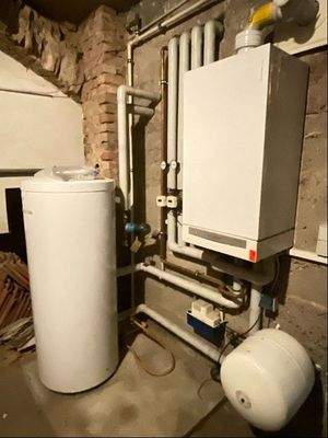 Gas-Heizungsanlage mit Warmwasserkessel