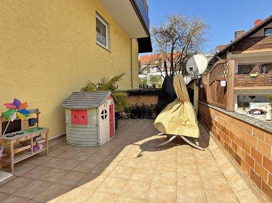 Terrasse über der Garage