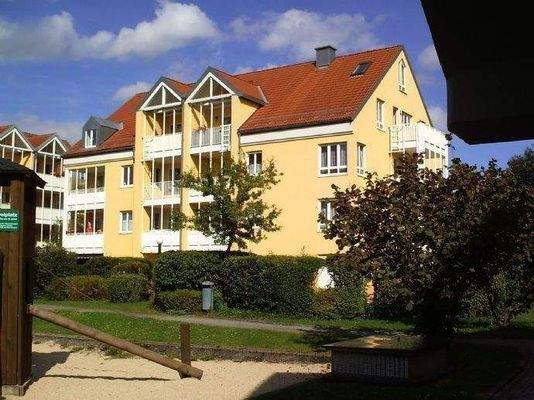 gefällige Stadthäuser im grünen Innenhof