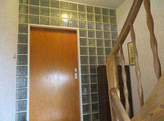 21-Treppenhaus ins Obergeschoss.JPG