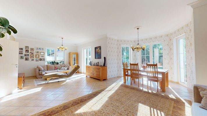 Wohnzimmer mit Südterrasse