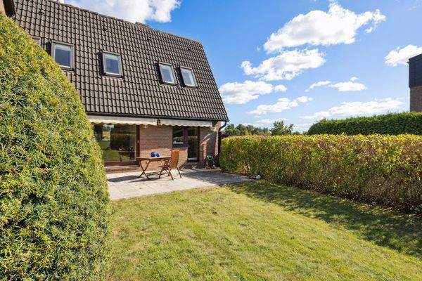 Blick auf die sonnige Terrasse