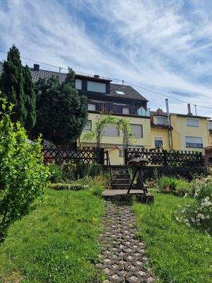 Blick vom Garten auf das Haus