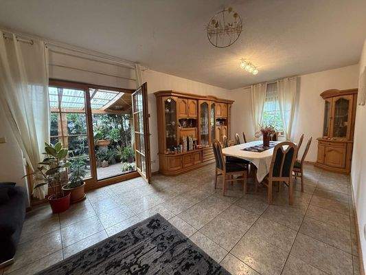 Essbereich mit Zugang Außenbereich