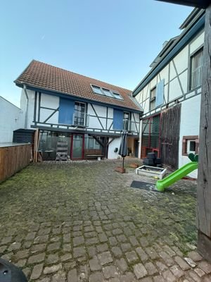 Innenhof und hinterer Hausflügel