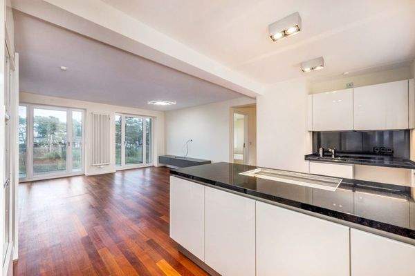 Lebensmittelpunkt: Wohnen mit offener Küche und Ba