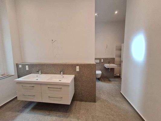 hochwertig möbliert.jpg