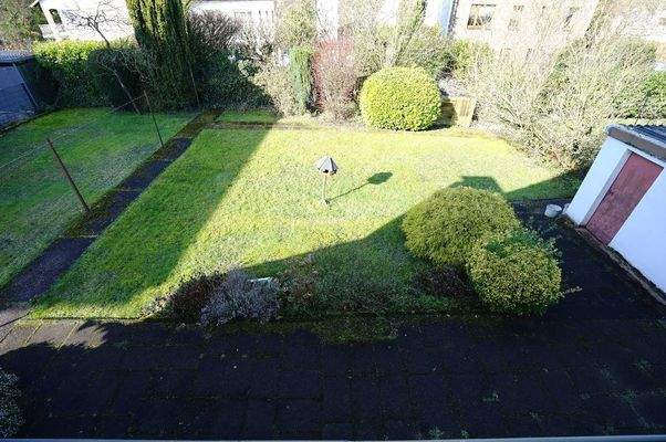 Rückseitiger Gartenüberblick