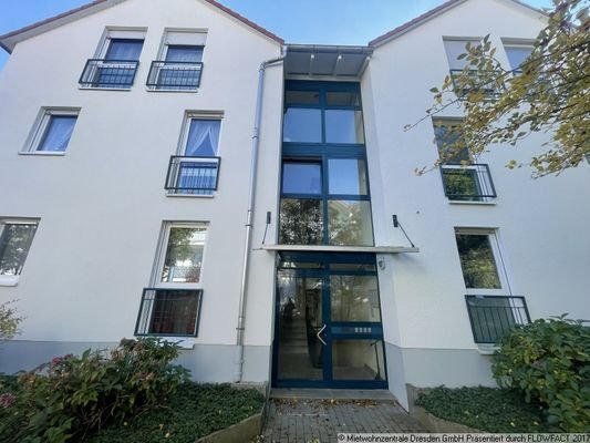 Hauseingang - Schöne 2-Raum Maisonettwohnung mit Balkon in Kesselsdorf !!!