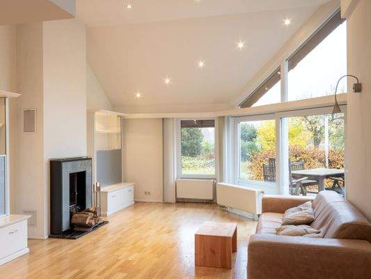 Kaminzimmer mit Gartenzugang