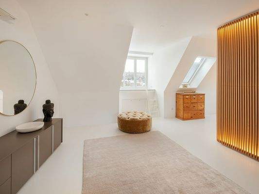 Wohnbereich mit gemütlichem Lesefenster