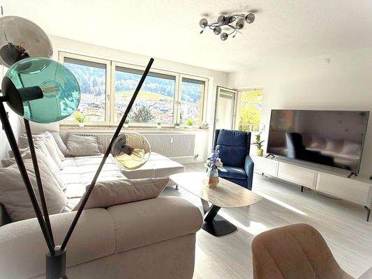 Wohnzimmer mit Loggiazugang