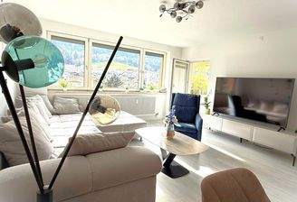 Wohnzimmer mit Loggiazugang