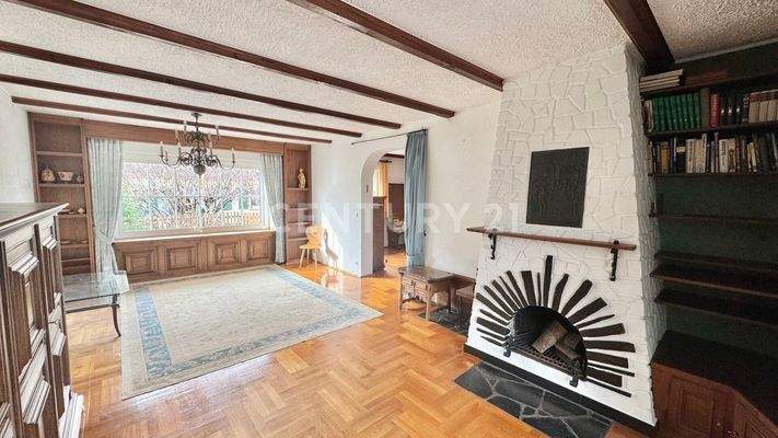 Wo Abende länger werden – Wohnzimmer mit Kamin