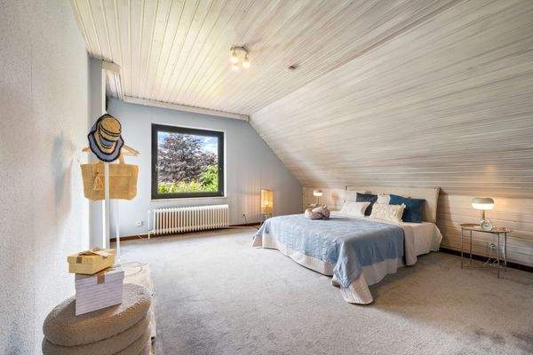 Schlafzimmer mit Loggia