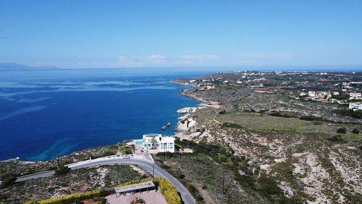 Kreta, Chorafakia Chania: Grosses Grundstück direkt am Meer mit unvergleichlichem Meerblick zu verkaufen