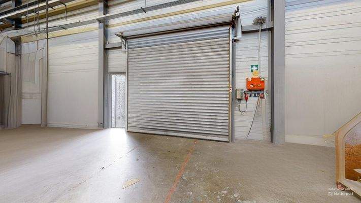 Buro-mit-Industiehalle-in-bester-Lage-und-Verkehrsanbindung-zur-Schweiz-Garage-Defurnished