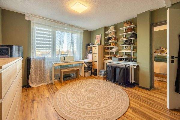 Ankleide mit Zugang Schlafzimmer