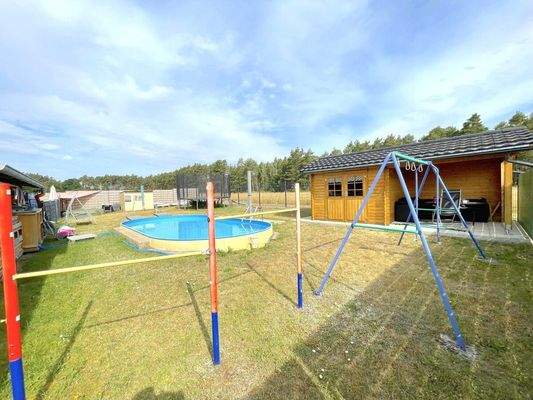 Garten mit Spielgeräten