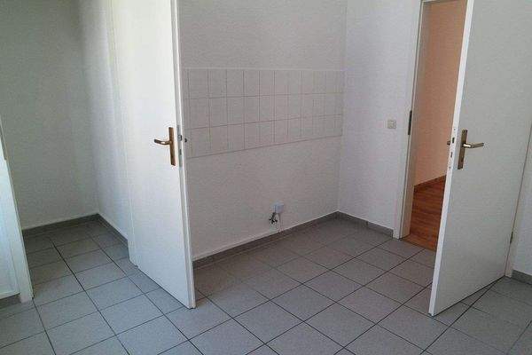 Küche - Ansicht zu Speisekammer.jpg