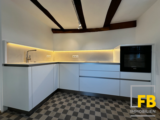 Moderne Einbauküche mit Geräten (2)