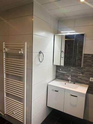 Tageslichtbad mit Badmöbel