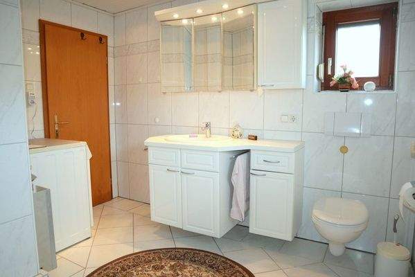 Tageslicht-Badezimmer ...