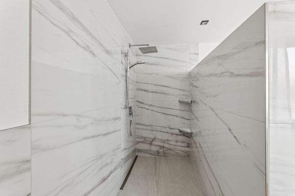 Bodentiefe Regendusche 