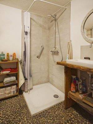 ...ebenerdiger Dusche