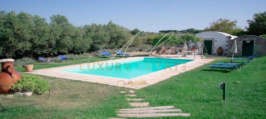 Ostuni – herrliches Areal mit Trulli und Pool