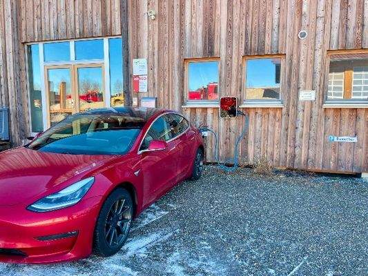 Öffentliche Ladestation am Haus