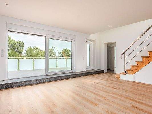 Eingang und Blick auf die Dachterrasse