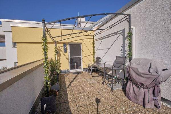 Terrasse mit Blick auf Schlafzimmer