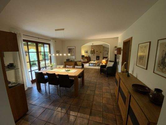 großzügiger Wohn- und Essbereich