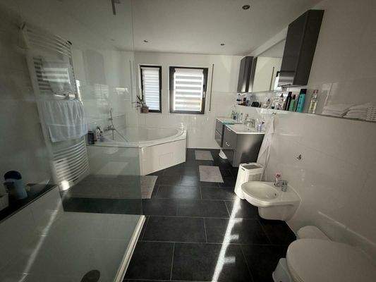 Schickes Familienbad