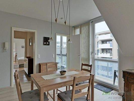 Esstisch und Balkonausgang