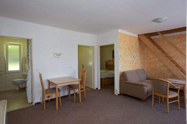 Wohnzimmer mit Aufgang zur Schlafnische Typ 2