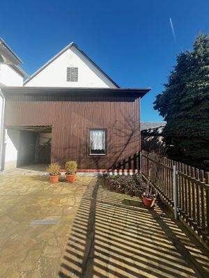 Terrasse mit Schuppen