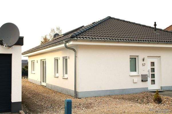 Vorderansicht und linke Hausseite