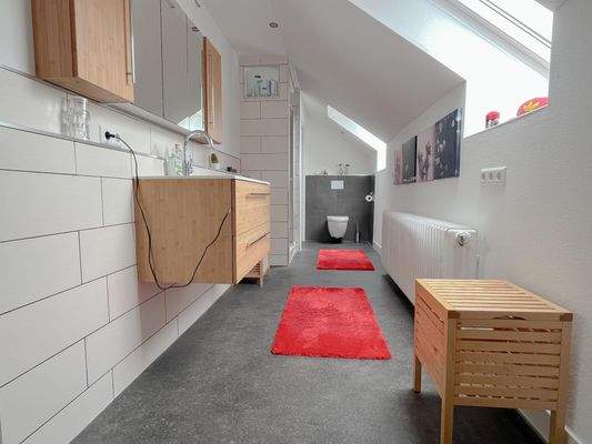 Badezimmer inkl. Dusche - DG