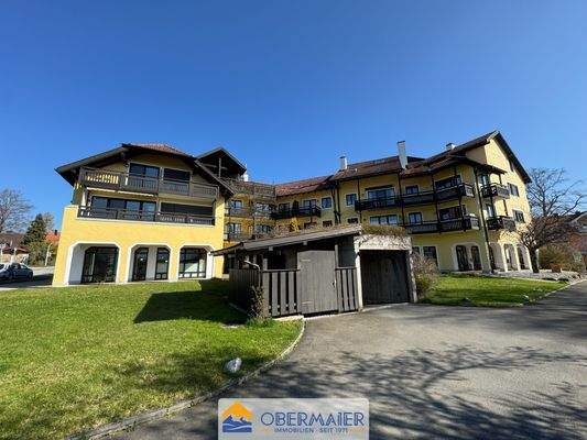 20_Tiefgarageneinfahrt_auf_der_Rückseite_des_Hauses