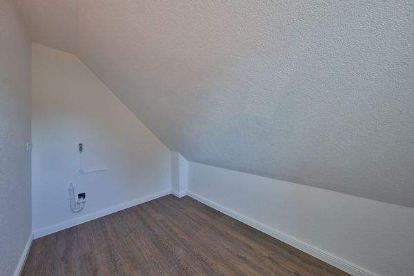 Abstellraum mit Waschmaschinenanschluss, 1. DG