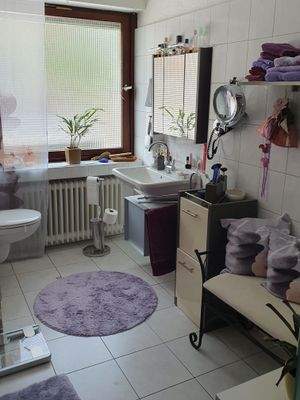 Geräumiges Tageslichtbad