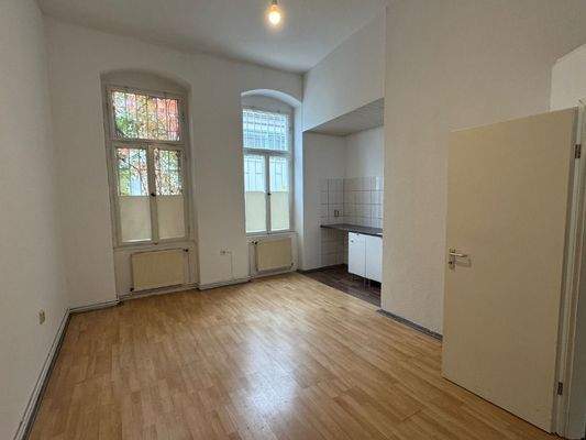 Raum zum Innenhof mit Teeküche